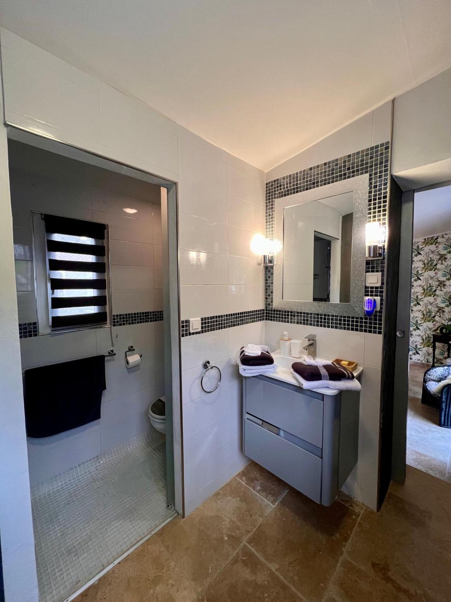 Gite Des Estelles "Axel" Avec Espace Jacuzzi Cavaillon Exterior photo